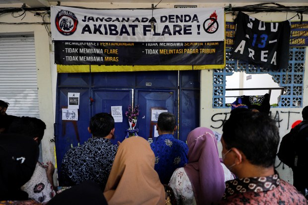 Indonesian police: Narrow stadium gates slowed people fleeing deadly football stampede Indonesian police: Narrow stadium gates slowed people fleeing deadly football stampede