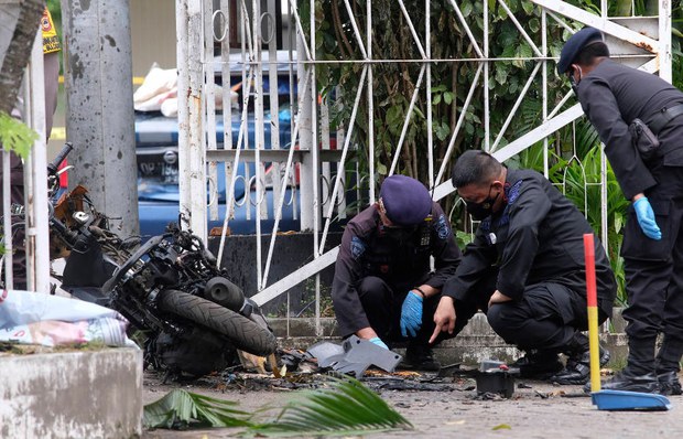 Indonesian Police Fly Dozens of Suspected JAD Militants to Jakarta Indonesian Police Fly Dozens of Suspected JAD Militants to Jakarta