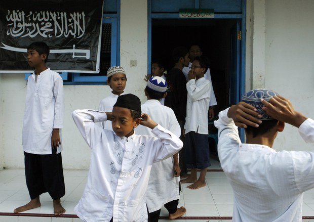 Jemaah Islamiyah says it has disbanded, but retains influence through its schools Jemaah Islamiyah says it has disbanded, but retains influence through its schools