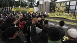 Thousands protest as Indonesia set to pass law punishing sex outside marriage