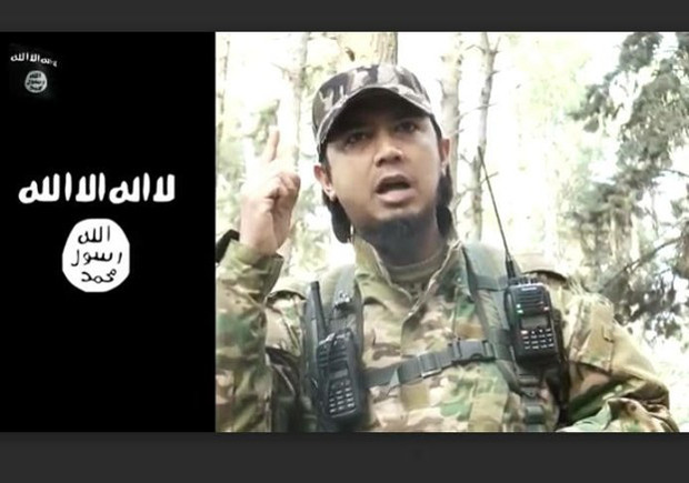 Bahrumsyah, an Indonesian known by the nom-de-guerre Abu Muhammad al-Indonesi, is pictured in a screenshot taken from an online IS propaganda video, Jan. 27, 2016. [BenarNews]