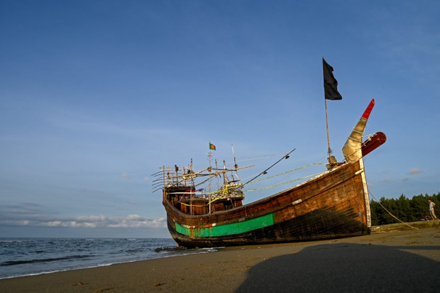 Indonesia navy loses track of Rohingya boat after ‘shadowing’ it at sea Indonesia navy loses track of Rohingya boat after ‘shadowing’ it at sea