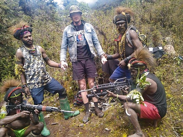 Indonesia: Separatist rebels release videos showing New Zealand pilot hostage Indonesia: Separatist rebels release videos showing New Zealand pilot hostage
