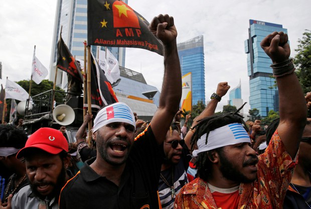 Suspected Rebels Kill 4 Workers, Take Hostages in Indonesia’s Papua Region Suspected Rebels Kill 4 Workers, Take Hostages in Indonesia’s Papua Region