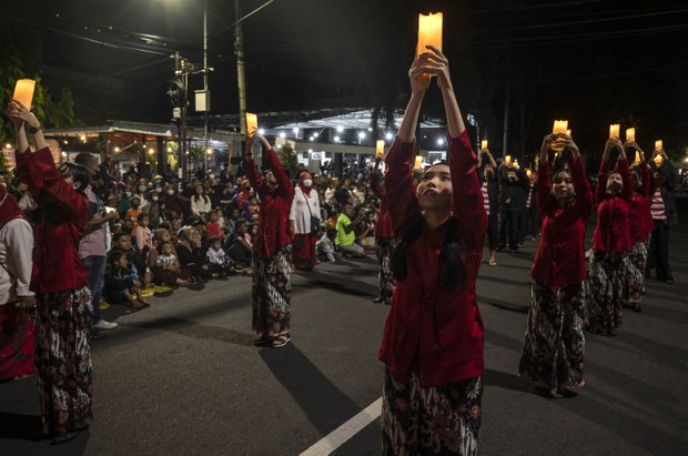Indonesian police arrest alleged propagandist amid crackdown on pro-caliphate group Indonesian police arrest alleged propagandist amid crackdown on pro-caliphate group