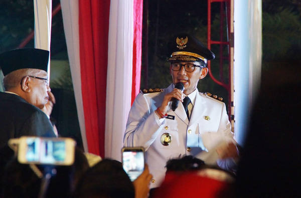 171016_ID_Anies_insert1.jpg