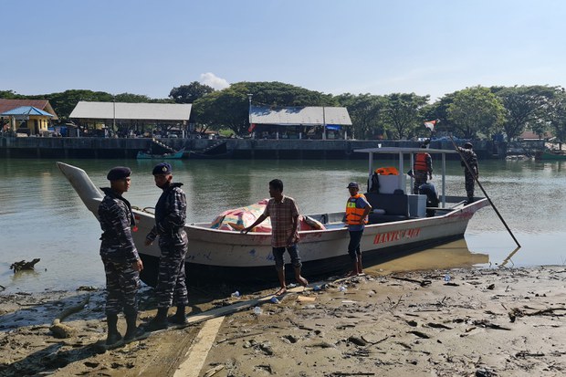 UNHCR Pleads to Indonesia to Take in Rohingya Stranded at Sea UNHCR Pleads to Indonesia to Take in Rohingya Stranded at Sea