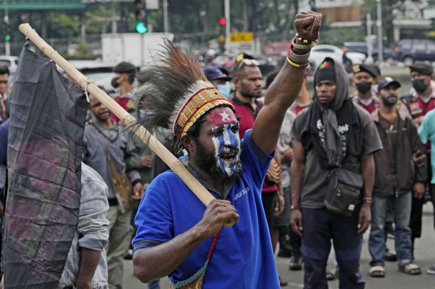 Indonesia’s anti-rebel raids in Papua could be crimes against humanity: rights group Indonesia’s anti-rebel raids in Papua could be crimes against humanity: rights group