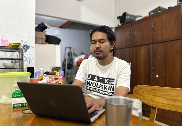Indonesia’s shrinking middle class worries economists Indonesia’s shrinking middle class worries economists