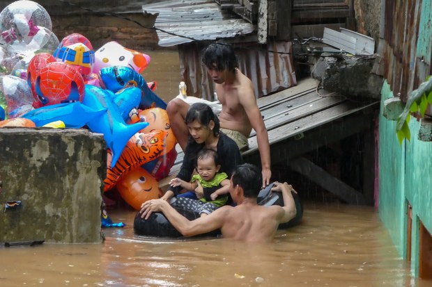 Indonesia considers massive sea wall to save sinking Jakarta Indonesia considers massive sea wall to save sinking Jakarta