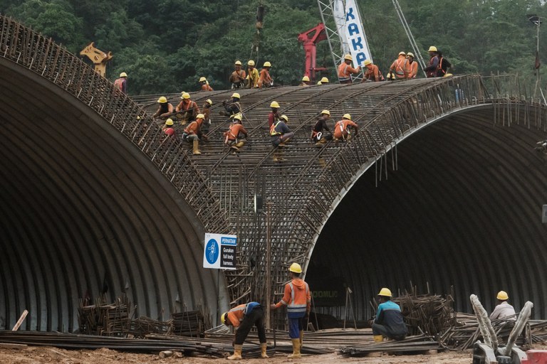 ID-TWO-workers-pic.jpg ID-TWO-workers-pic.jpg
