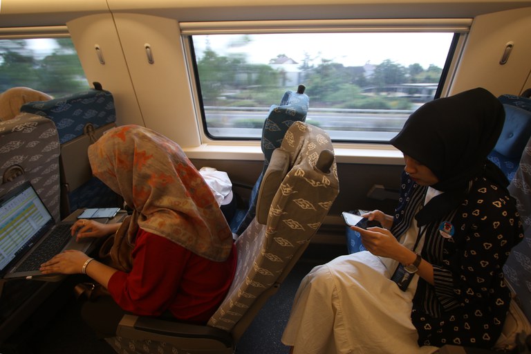 Kereta Cepat 11.jpg Kereta Cepat 11.jpg