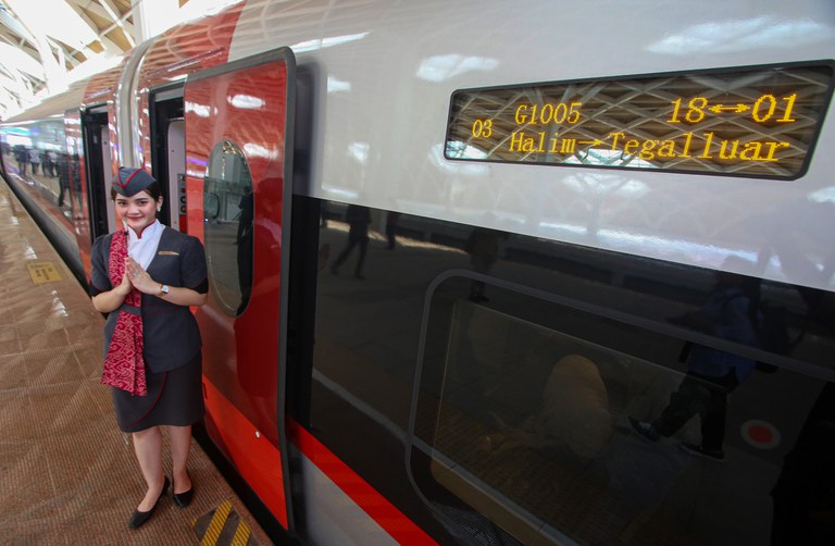 Kereta Cepat 5.jpg Kereta Cepat 5.jpg