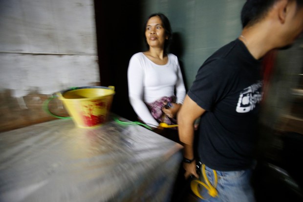 Indonesia stops sending workers to Malaysia over alleged breach of labor deal Indonesia stops sending workers to Malaysia over alleged breach of labor deal