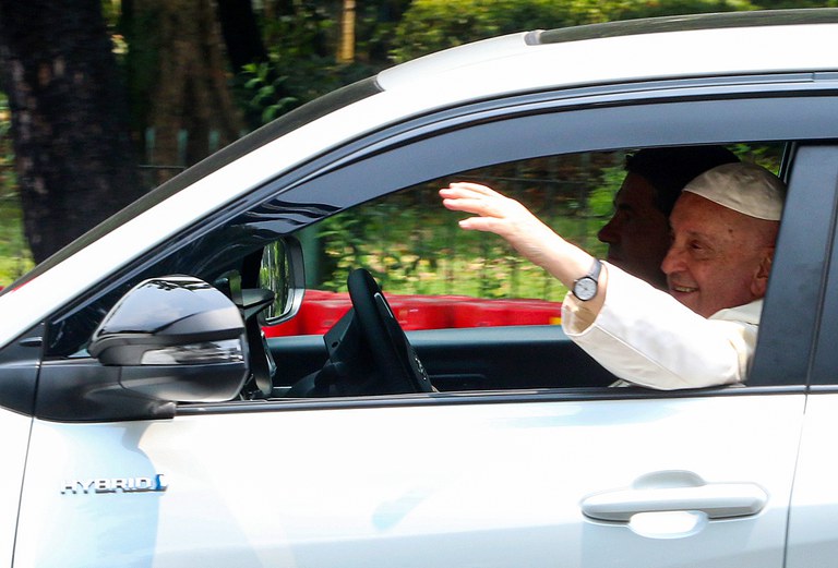 ID-Pope-2.jpg ID-Pope-2.jpg