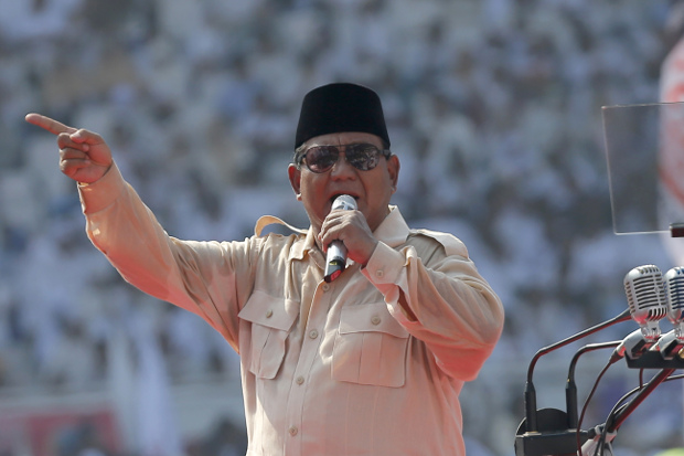 Indonesian presidential candidate Prabowo Subianto speaks to supporters during a campaign rally at Gelora Bung Karno Stadium in Jakarta, April 7, 2019. [AP]