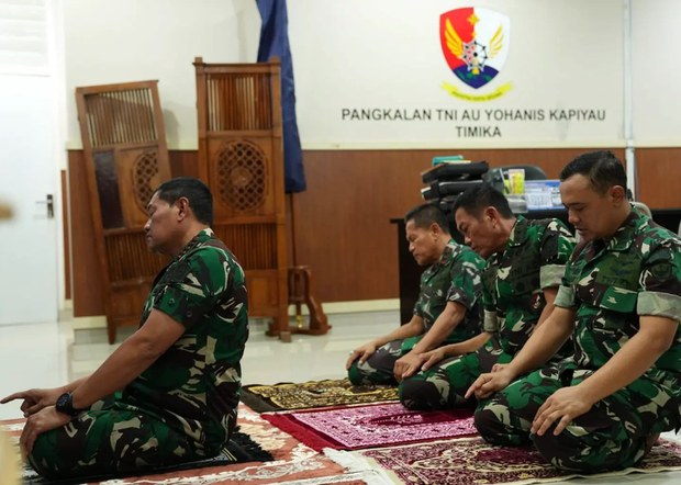 Indonesian military: 4 soldiers missing after rebel ambush in Papua Indonesian military: 4 soldiers missing after rebel ambush in Papua