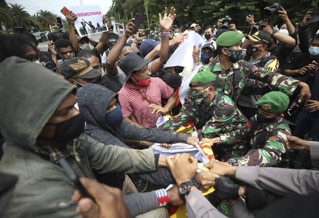 Indonesian Military: Soldiers Killed 2 Papuans in Custody Indonesian Military: Soldiers Killed 2 Papuans in Custody