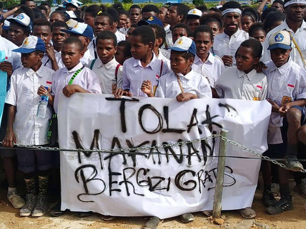 Students in Indonesia’s Papua region protest free-meal program, demand free education instead Students in Indonesia’s Papua region protest free-meal program, demand free education instead