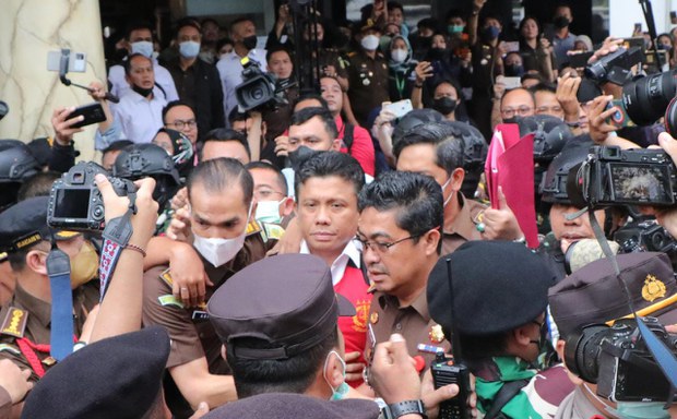 Indonesian investigators file murder charges against ex-police inspector general, others Indonesian investigators file murder charges against ex-police inspector general, others