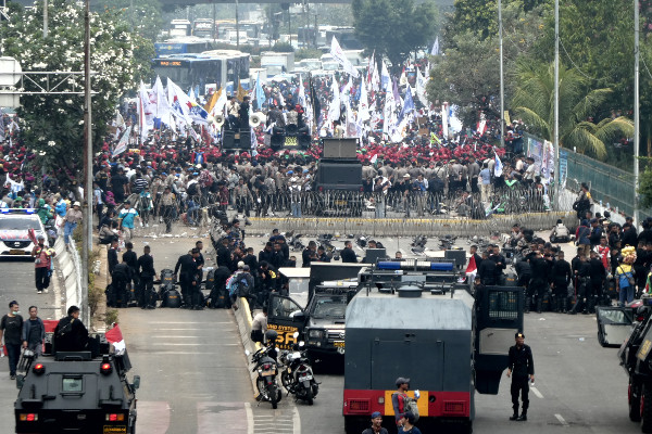 Laborers calling for a living wage take part in a rally outside the parliament in Jakarta, Oct. 2, 2019. [AFP]