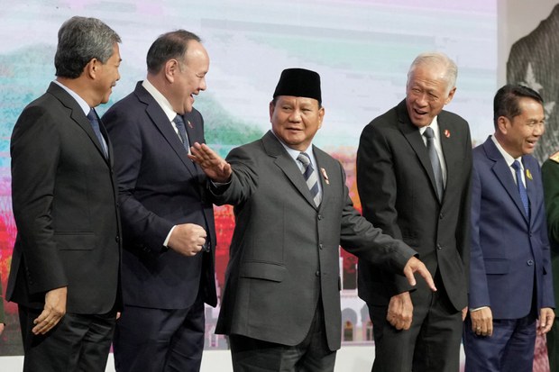 Analysts give Indonesian presidential frontrunner mixed reviews for job as defense chief Analysts give Indonesian presidential frontrunner mixed reviews for job as defense chief