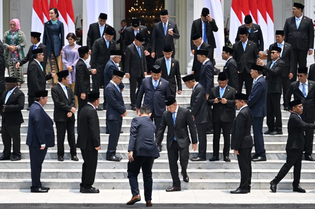 New Indonesian president’s mammoth cabinet may swell national budget New Indonesian president’s mammoth cabinet may swell national budget