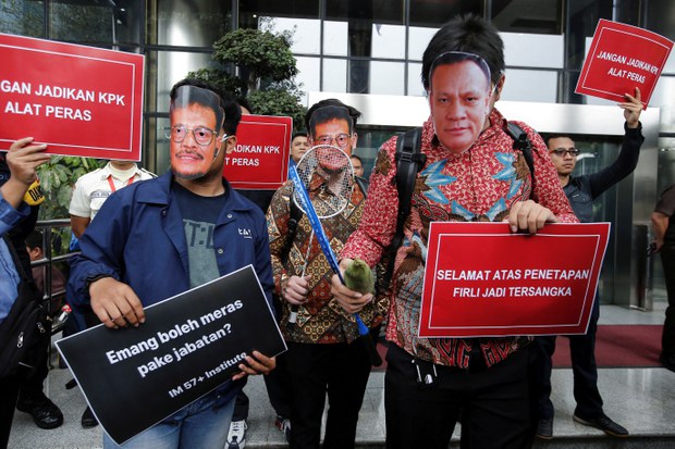 Creative justice: Prabowo’s island-prison plan for corrupt Indonesians involves sharks as gatekeepers Creative justice: Prabowo’s island-prison plan for corrupt Indonesians involves sharks as gatekeepers