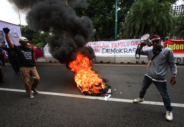 Hundreds protest in Jakarta demanding president’s ouster for alleged interference in election Hundreds protest in Jakarta demanding president’s ouster for alleged interference in election