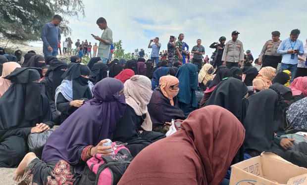 Another boatload of Rohingya refugees lands in Indonesia’s Aceh region Another boatload of Rohingya refugees lands in Indonesia’s Aceh region