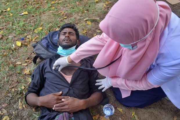Boat with ‘dehydrated and exhausted’ Rohingya refugees lands in Aceh Boat with ‘dehydrated and exhausted’ Rohingya refugees lands in Aceh