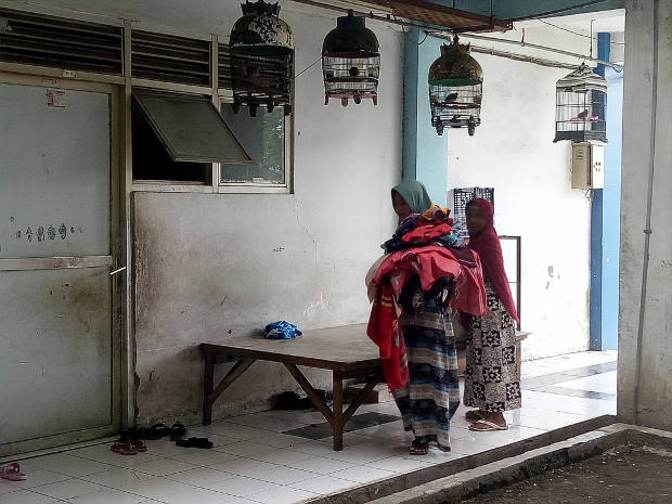 Shia women bring laundry to their apartment in Sidoarjo, East Java province, May 18, 2020. [Yovinus Guntur W./BenarNews]