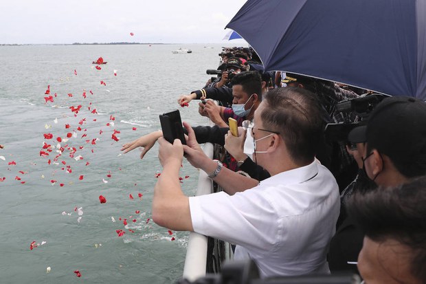 Indonesian Crash Investigators: Sriwijaya Air Jet Had Problems with Automatic Throttle Indonesian Crash Investigators: Sriwijaya Air Jet Had Problems with Automatic Throttle