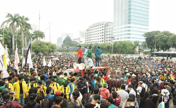 Thousands of students protest rumored election delay, extension of presidential term Thousands of students protest rumored election delay, extension of presidential term
