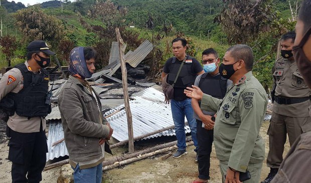 Police Hunt for MIT Suspects in Deadly Attack on Central Sulawesi Village Police Hunt for MIT Suspects in Deadly Attack on Central Sulawesi Village