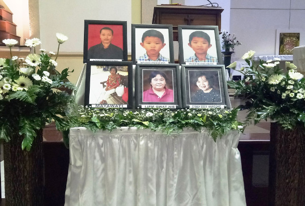 Photographs of suicide bombing victims are displayed at the Santa Maria Immaculate Church in Surabaya, Indonesia, May 13, 2019. [Yovinus Guntur/BenarNews] 