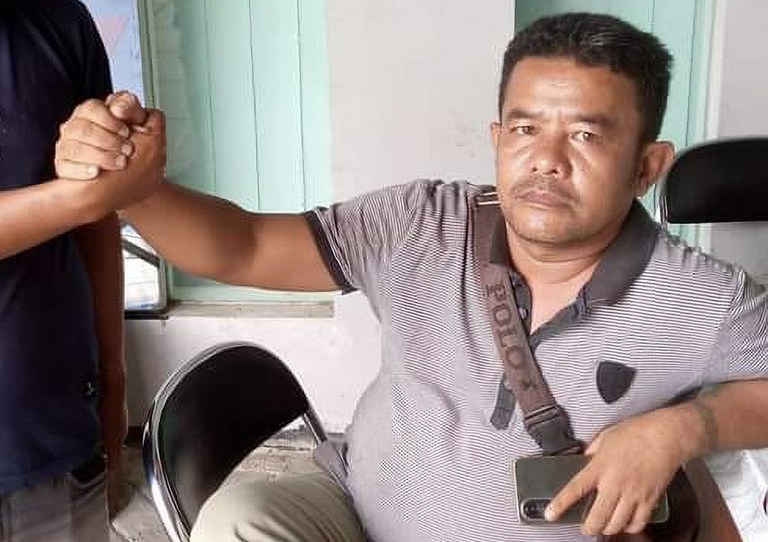 08-ID-reporter-inside-facebook.jpg 08-ID-reporter-inside-facebook.jpg