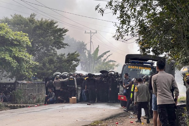 Indonesian military accuses separatist rebels of terrorizing civilians Indonesian military accuses separatist rebels of terrorizing civilians