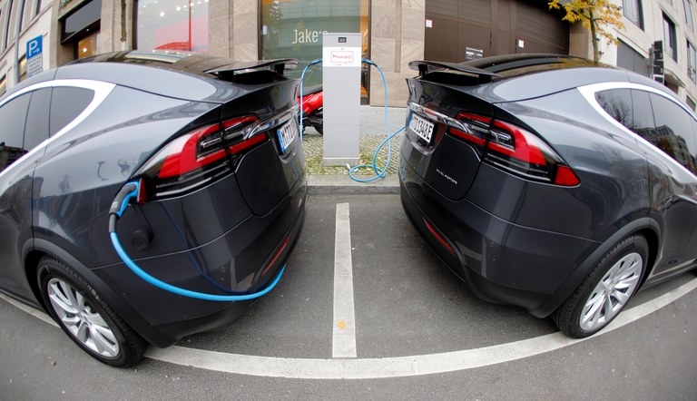 220808_ID_Tesla-EV.JPG 220808_ID_Tesla-EV.JPG
