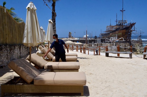 In Indonesia, Empty Beaches Leave Bali’s Economy in ‘Tatters’ In Indonesia, Empty Beaches Leave Bali’s Economy in ‘Tatters’