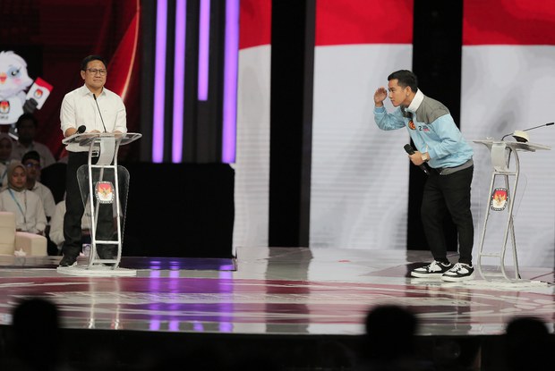 Critics skewer Indonesian president’s VP candidate son for ‘arrogant’ antics during debate Critics skewer Indonesian president’s VP candidate son for ‘arrogant’ antics during debate
