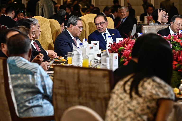 20 MY-CH-Anwar-Li3.JPG 20 MY-CH-Anwar-Li3.JPG