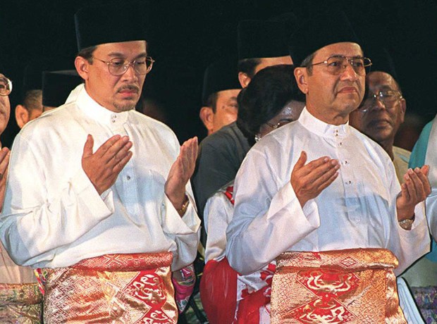 171130-MY-mahathir-anwar-1000 171130-MY-mahathir-anwar-1000
