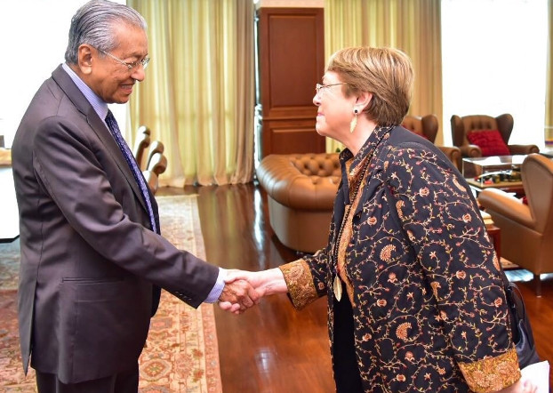 Malaysian Prime Minister Mahathir Mohamad (left) greets U.N. High Commissioner for Human Rights in Kuala Lumpur, Oct. 4, 2019. [Courtesy Prime Minister’s Office]