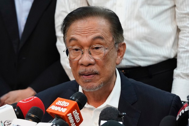 200414-MY-anwar-620.jpg