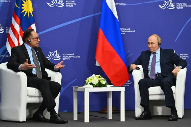 Malaysian PM meets Putin in Russia to expand collaboration despite US sanctions Malaysian PM meets Putin in Russia to expand collaboration despite US sanctions