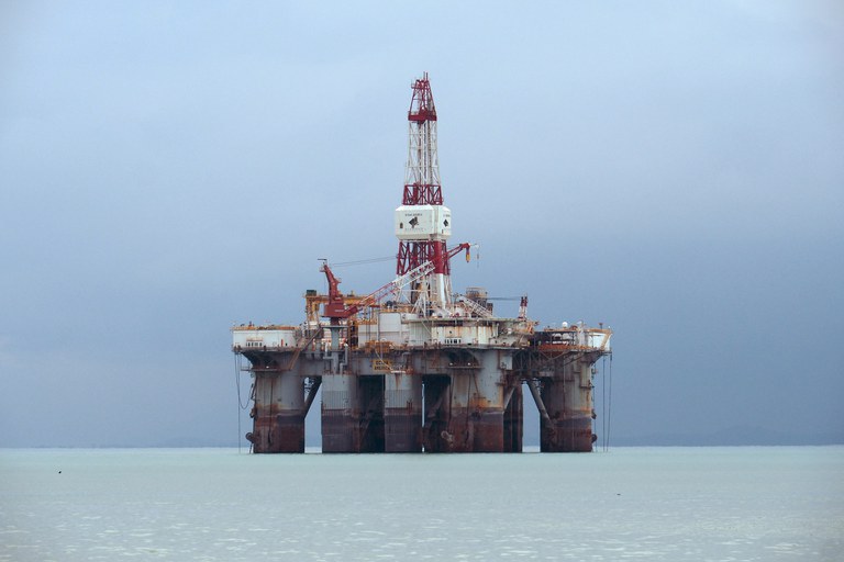 Johor oilrig.JPG Johor oilrig.JPG
