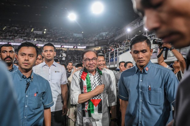 ‘Mediocre scholar’: Anwar’s swipe at US professor claiming Malaysia backs another Holocaust ‘Mediocre scholar’: Anwar’s swipe at US professor claiming Malaysia backs another Holocaust