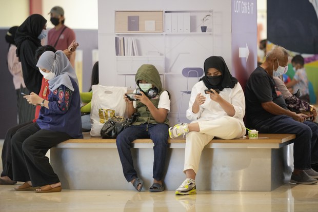‘Buy now, pay later’ services may trap young Malaysians in debt: Experts ‘Buy now, pay later’ services may trap young Malaysians in debt: Experts