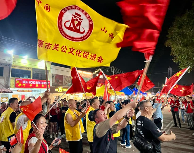 Chinese flag waving: Malaysians of different ethnicities blame politicians for racial provocation Chinese flag waving: Malaysians of different ethnicities blame politicians for racial provocation